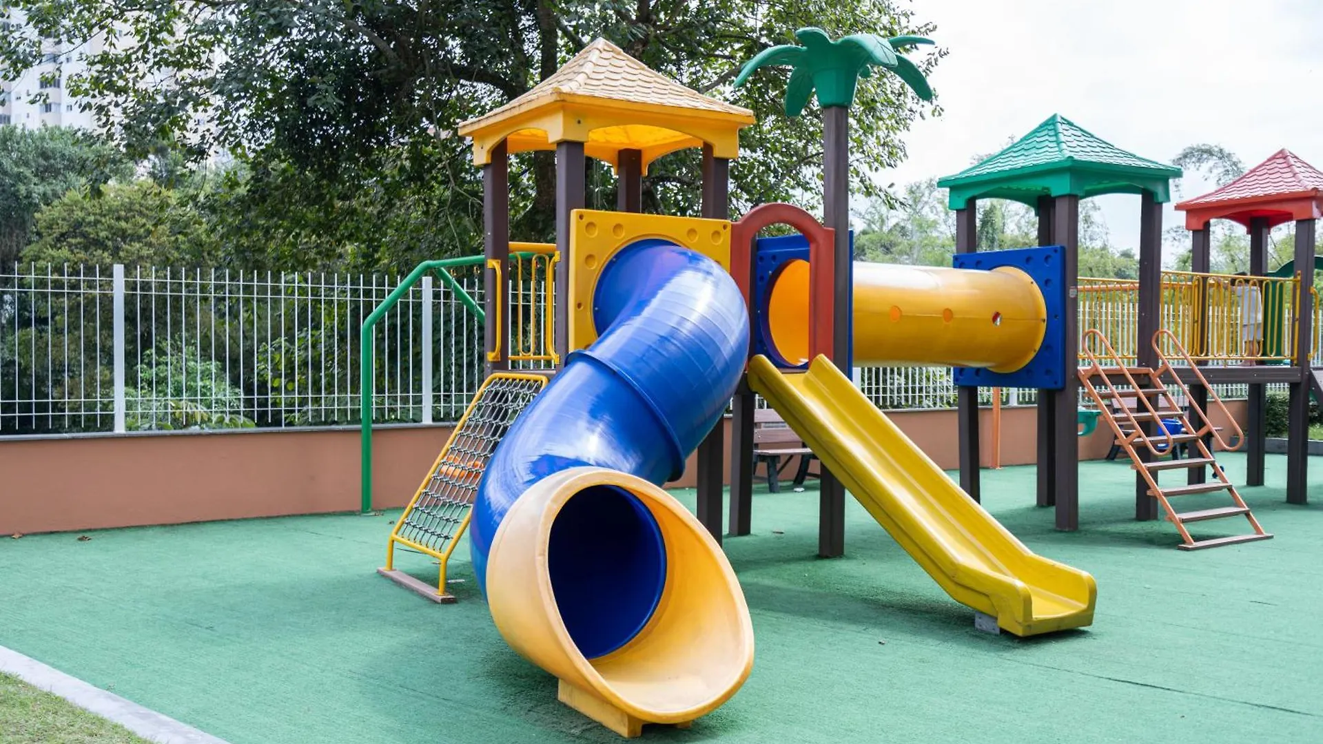Apto A 10 Min Da Vila Germanica, Dois Quartos, Salas De Estar E Jantar, Cozinha Completa, Sacada Com Churrasqueira, Wi-Fi, Piscina, Academia, Mercadinho 24 Horas E Vaga De Garagem Blumenau 0*,