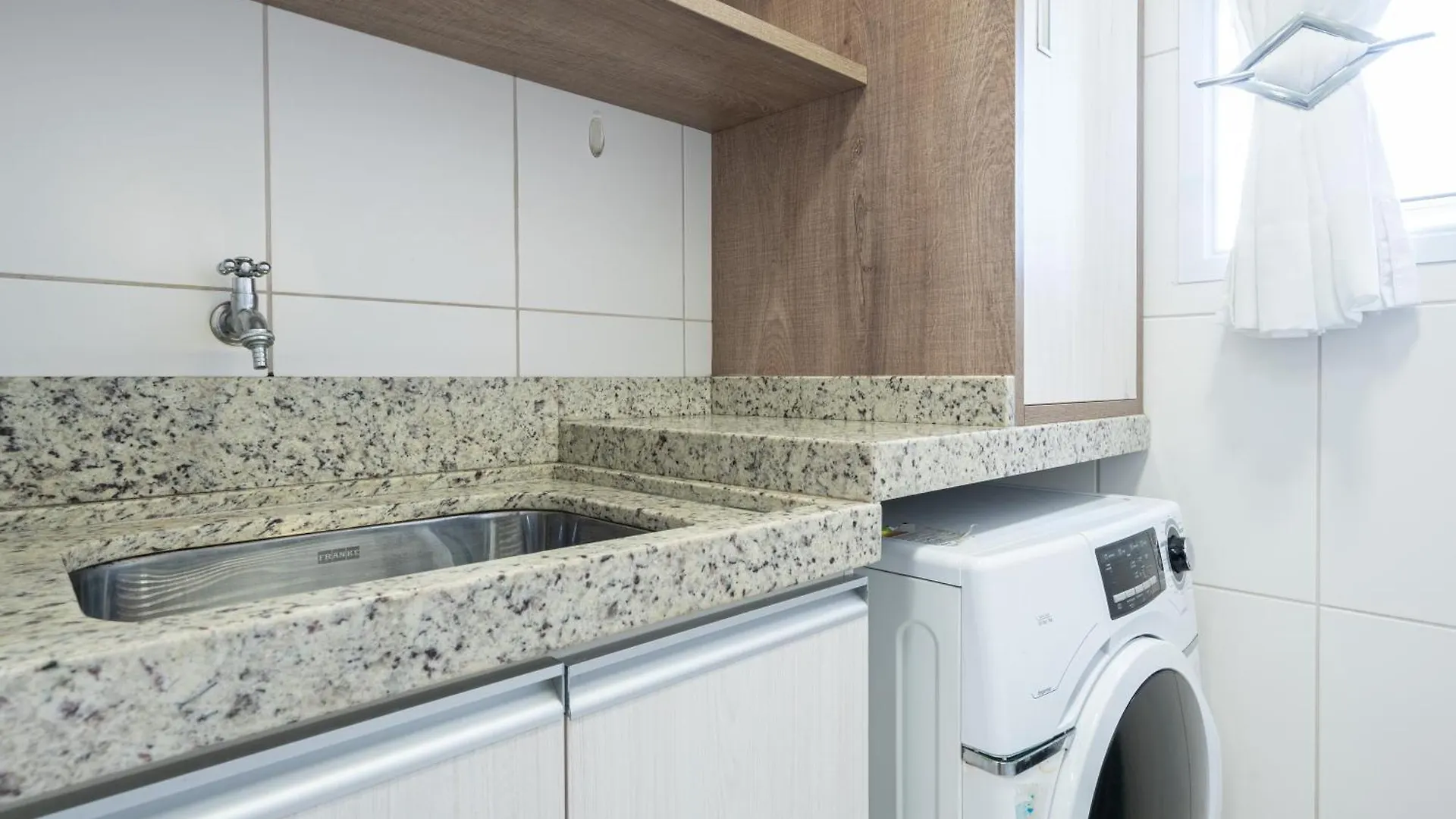 Apto A 10 Min Da Vila Germanica, Dois Quartos, Salas De Estar E Jantar, Cozinha Completa, Sacada Com Churrasqueira, Wi-Fi, Piscina, Academia, Mercadinho 24 Horas E Vaga De Garagem Blumenau 0*,  Brazílie