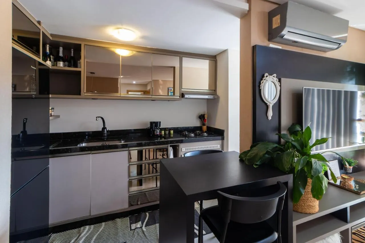 Vila Germânica Retreat: Cozy 2BR with Pool, Gym & BBQ Balcony Blumenau