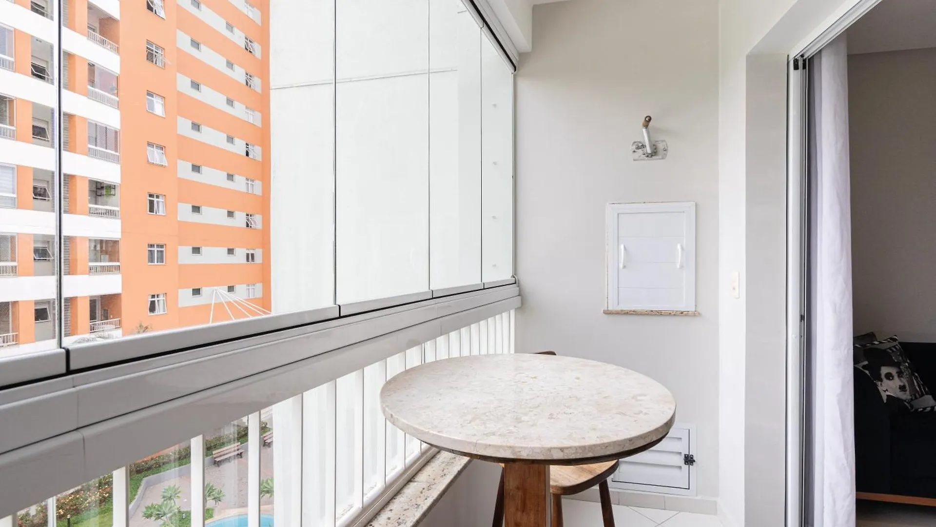 Vila Germânica Retreat: Cozy 2BR with Pool, Gym & BBQ Balcony Blumenau