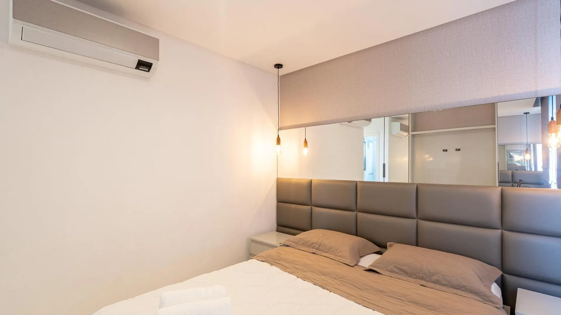 Apartment Vila Germânica Retreat: Cozy 2BR with Pool, Gym & BBQ Balcony Blumenau