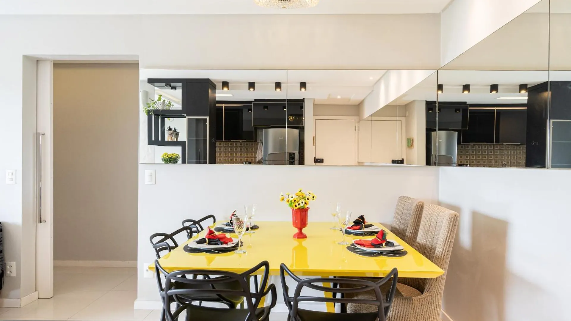 Vila Germânica Retreat: Cozy 2BR with Pool, Gym & BBQ Balcony Blumenau Apartment