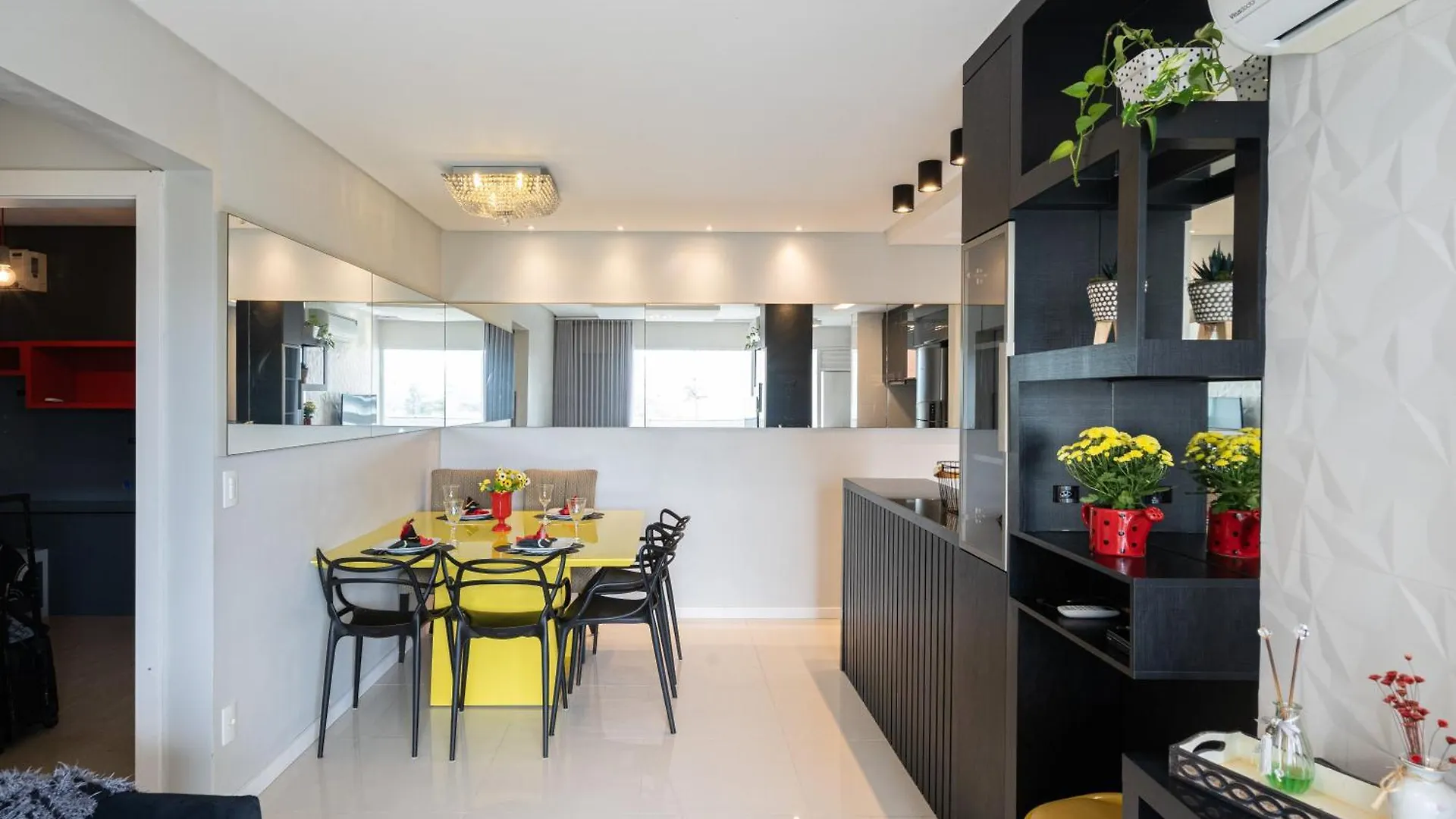 Apartment Vila Germânica Retreat: Cozy 2BR with Pool, Gym & BBQ Balcony Blumenau