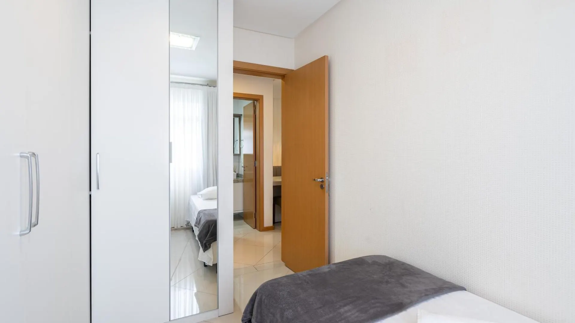 Vila Germânica Retreat: Cozy 2BR with Pool, Gym & BBQ Balcony Blumenau Apartment