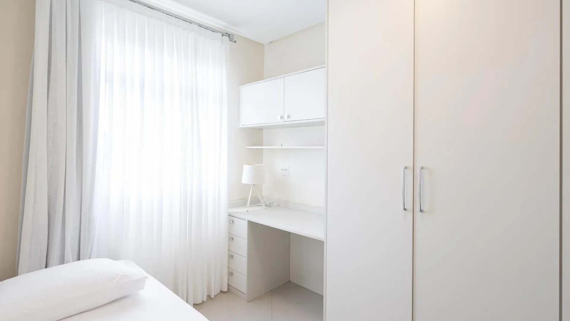 Apto A 10 Min Da Vila Germanica, Dois Quartos, Salas De Estar E Jantar, Cozinha Completa, Sacada Com Churrasqueira, Wi-Fi, Piscina, Academia, Mercadinho 24 Horas E Vaga De Garagem Blumenau Apartamento