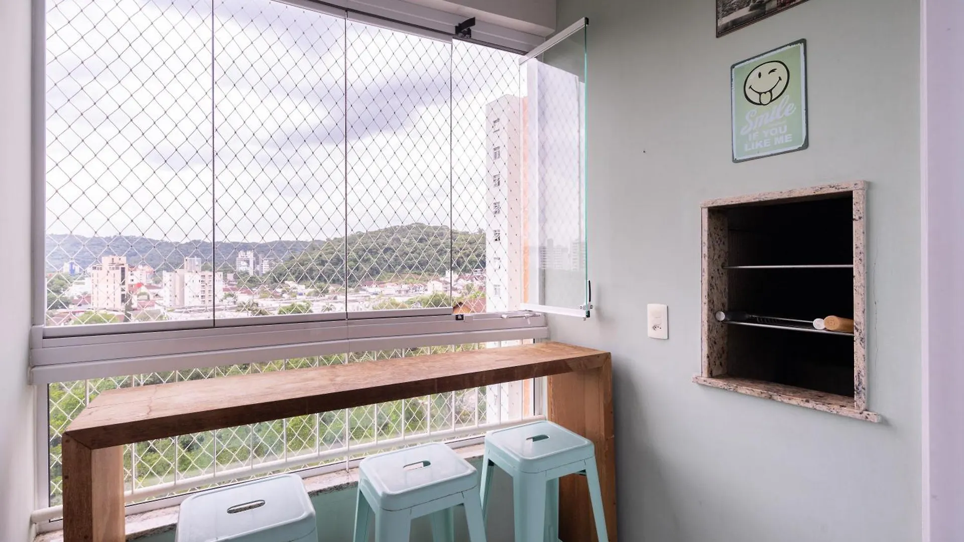 Vila Germânica Retreat: Cozy 2BR with Pool, Gym & BBQ Balcony Blumenau