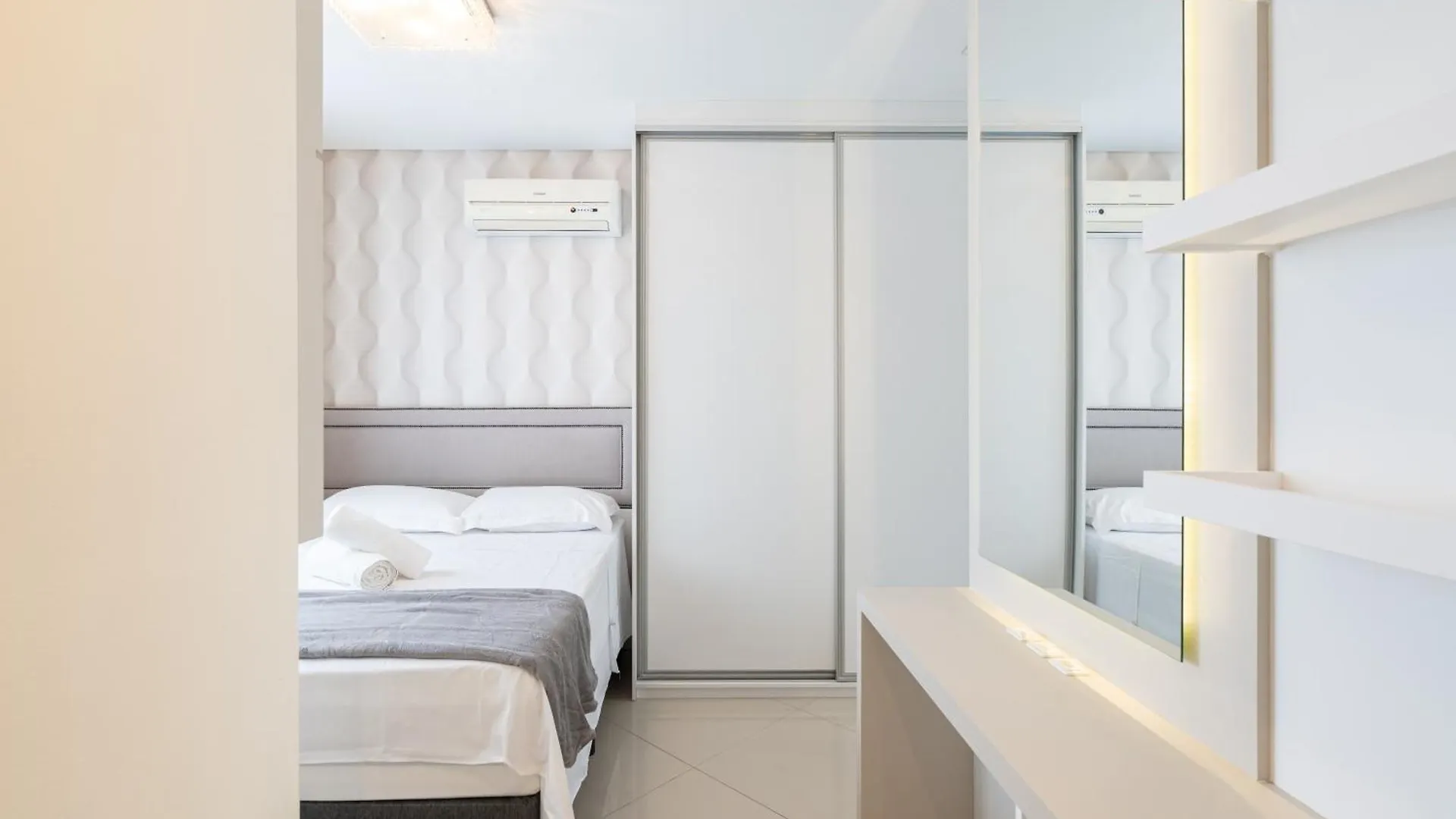 Vila Germânica Retreat: Cozy 2BR with Pool, Gym & BBQ Balcony Blumenau Apartment