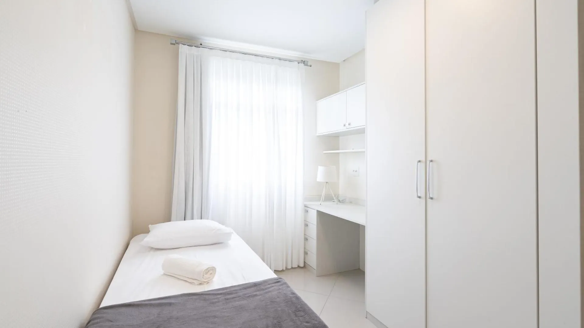 Vila Germânica Retreat: Cozy 2BR with Pool, Gym & BBQ Balcony Blumenau 0*,