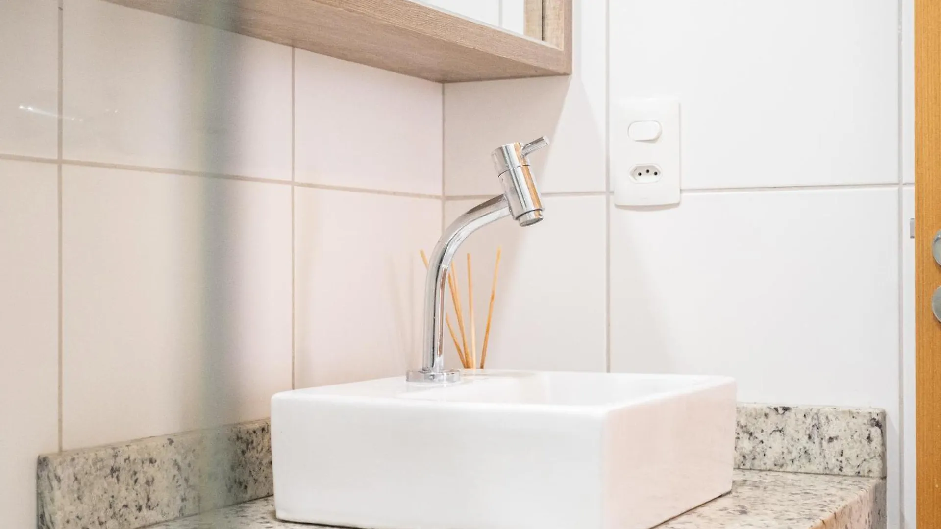 Apto A 10 Min Da Vila Germanica, Dois Quartos, Salas De Estar E Jantar, Cozinha Completa, Sacada Com Churrasqueira, Wi-Fi, Piscina, Academia, Mercadinho 24 Horas E Vaga De Garagem Blumenau