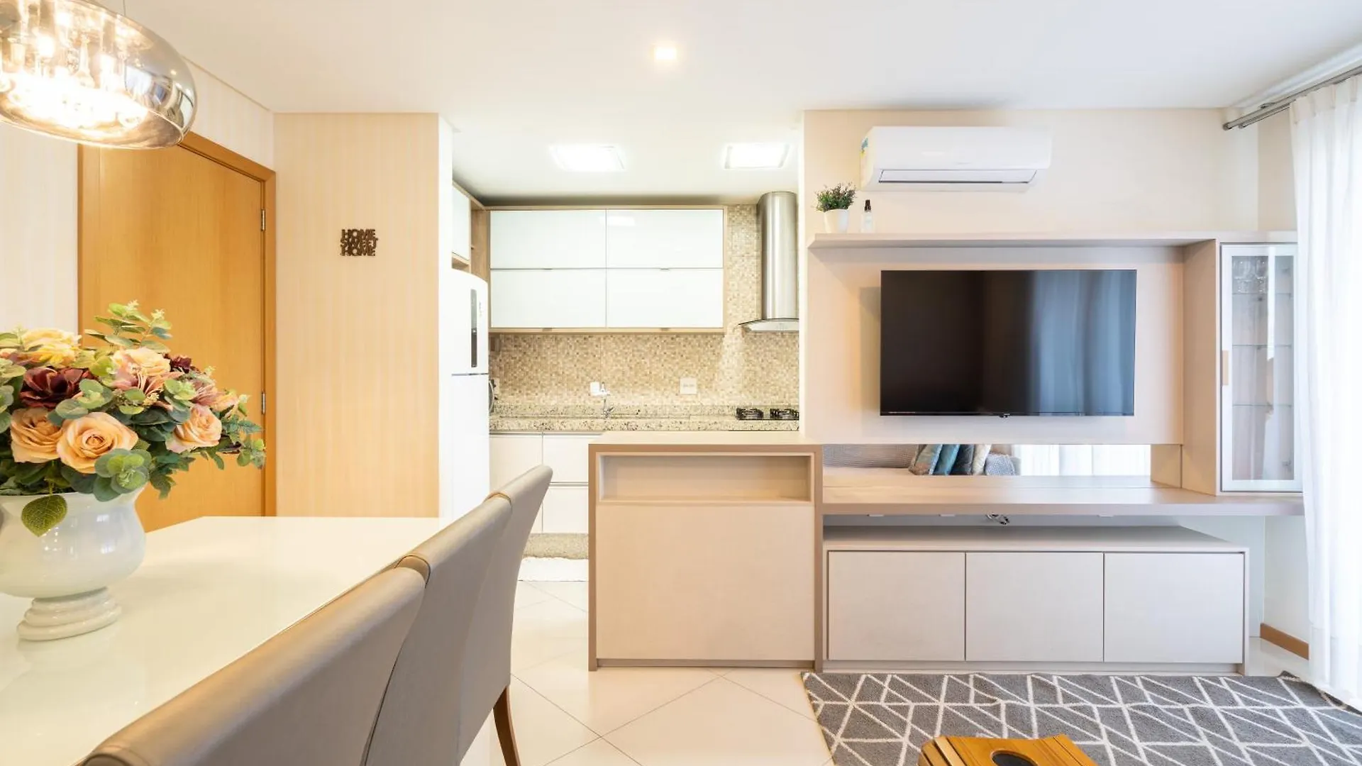 Vila Germânica Retreat: Cozy 2BR with Pool, Gym & BBQ Balcony Blumenau Brazil