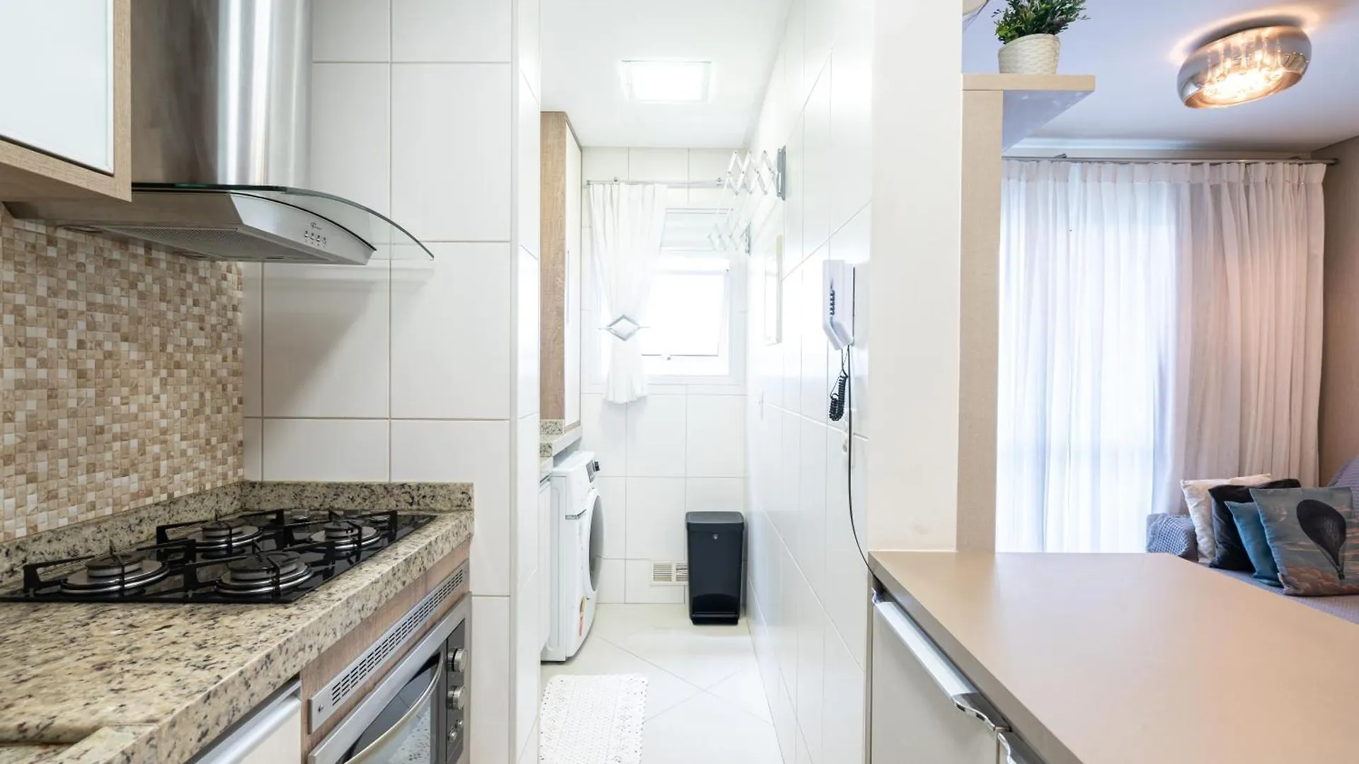 Apartment Vila Germânica Retreat: Cozy 2BR with Pool, Gym & BBQ Balcony Blumenau
